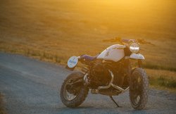 杀出重围 x 单位车库