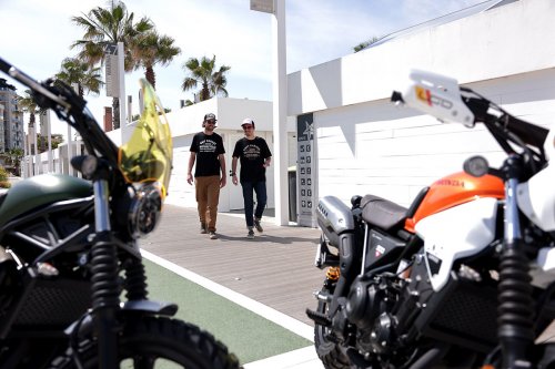 新单元车库 T 恤