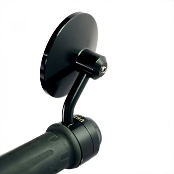 1 个后视镜，带 1 个 BMW CE 02 终端