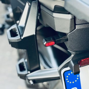 BMW ADV Pro 后部 3 合 1 指示灯（一对）