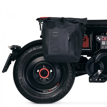 TPU的Khali侧袋 + BMW CE 02 右车架