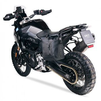 TPU的Khali侧袋 + BMW F900GS 车架 左