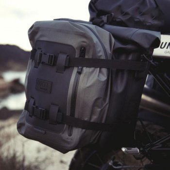 TPU中的Khali 17L坦克袋和多功能背包