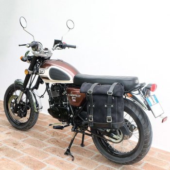 侧袋采用分体皮革+框架Mash SX