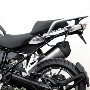 侧袋采用分体皮革+ R1200 GS LC框架