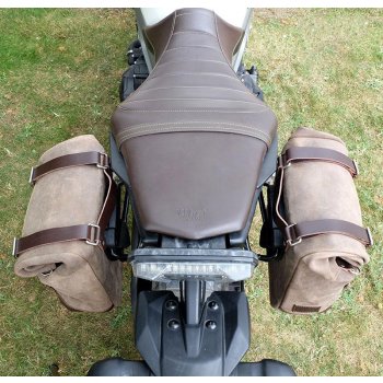 侧袋采用分体皮革+雅马哈DX框架