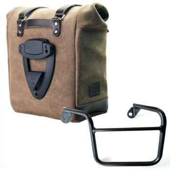 侧袋采用分体皮革+框架Mash SX