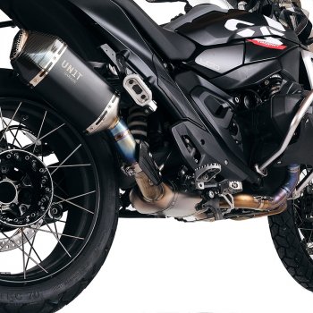 Akrapovic 钛合金排气管 BMW R1300GS 和 ADV