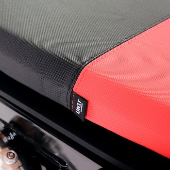 黑色/橙色马鞍盖