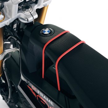 黑色/橙色马鞍盖