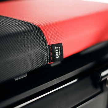 黑色/橙色马鞍盖