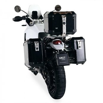 一对 Atlas 40L + 34L 铝包 + Ducati DesertX 车架