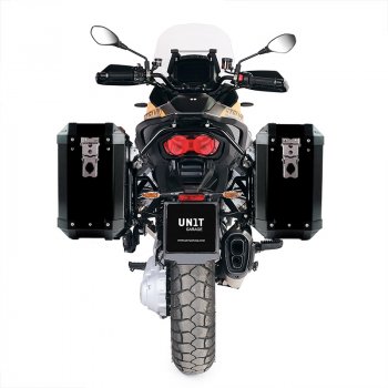 Atlas 铝合金 40L+40L 包一对，搭配 Moto Guzzi Stelvio 车架（2024 年起）