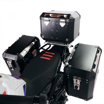 一对 Atlas 铝制包 47L+41L，带 BMW F900GS 车架