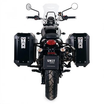 一对 Atlas 47L + 41L 铝制袋子，带 Triumph Street Scrambler 框架