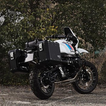 一对Atlas铝制40L + 34L铝制袋，带有nineT框架