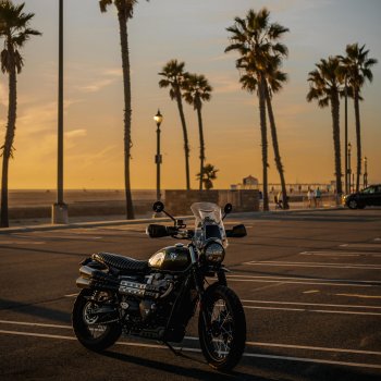 带 GPS 的 Triumph Street 系列挡风玻璃