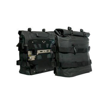 两个 Khali TPU 侧包（35L - 45L）+ 一对铝制铭牌，适用于 BMW R1300GS ADV