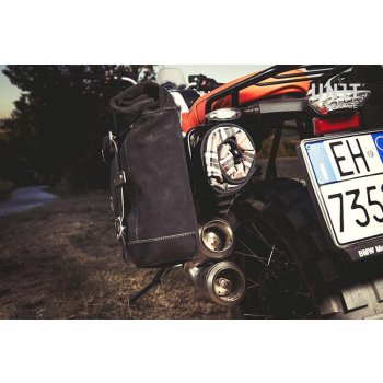 两个侧袋采用分体式皮革+双框架NineT Scrambler