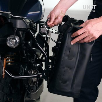 TPU 35L-45L中的两个Khali侧袋