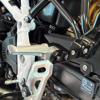 BMW F450GS 乘客降低脚踏板舒适套件
