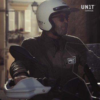 贴有刺绣徽标的贴片