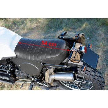 棕色皮革马鞍，帆布