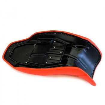 长长的黑色马鞍