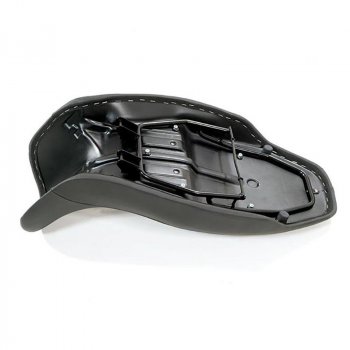 长长的黑色马鞍