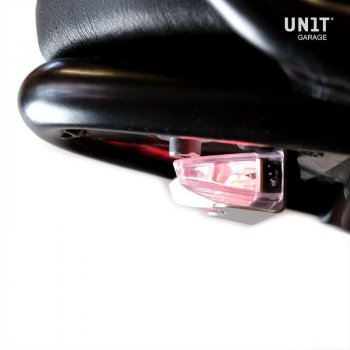 标志和前大灯框架终端